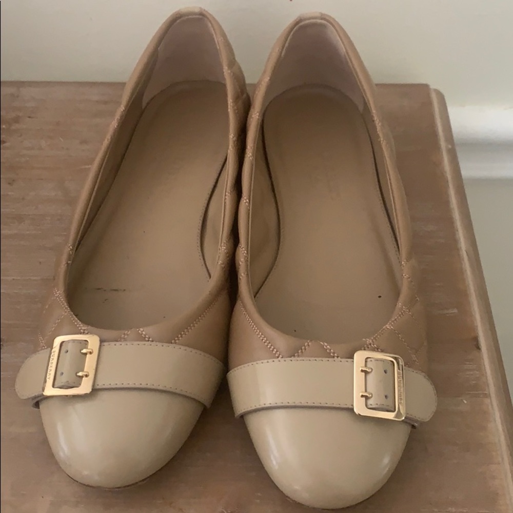 Burberry Beige Leather Flats Excellent Condition